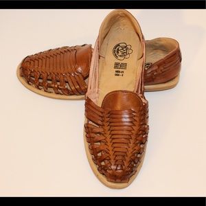 WOMEN'S CLOSED TOE HUARACHE SANDALS
